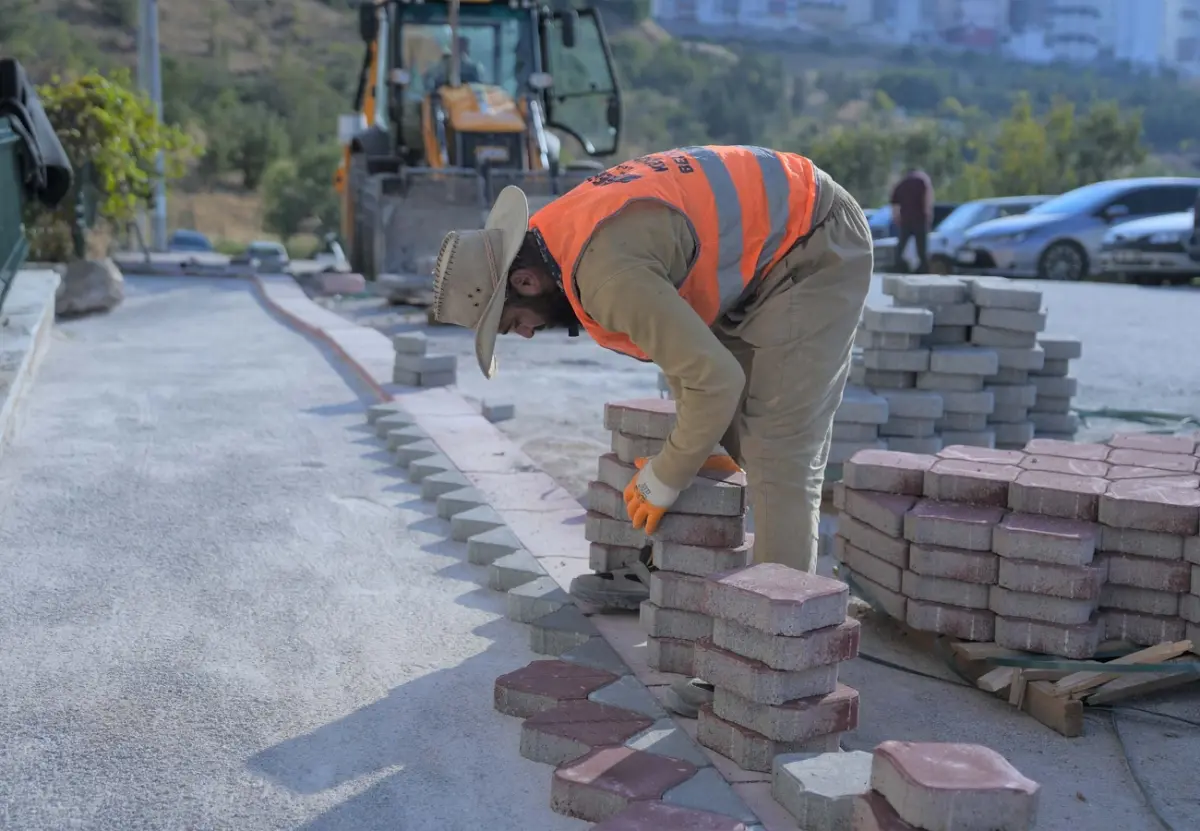 Keçiören’de kaldırım ve sosyal tesislerde yenileme çalışmaları
